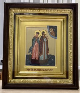 Икона «Петр и Феврония» в резном киоте Березники